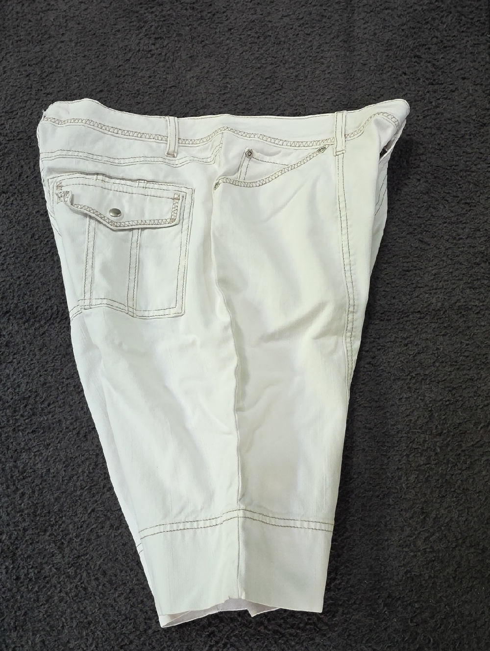 New Sz 12 White Shorts Contrast Stitching Cabi Bermuda Pleated Snap Pkts